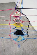 Water Phantom 4, 2006, String Bikinis, Sand, Flußsteine, Kohle, Wasserflasche
Maße variabel, Disconnected, Kerstin Engholm Galerie
