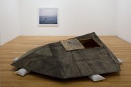 Alles muss in Flammen stehen (Bergspitze) (All up to flames [hilltop]), 2005, various materials, 70 x 270 x 380 cm