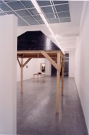 A Country Lane, Sam Durant, Tobias Hauser, Richard Hoeck, John Miller, Installationshot, Kerstin Engholm Galerie, 2003
